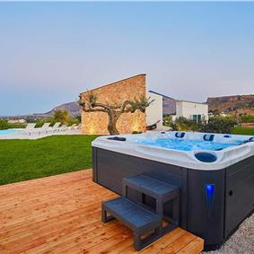 3 bedroom villa with infinity pool and jacuzzi, Scopello, sleeps 5-6